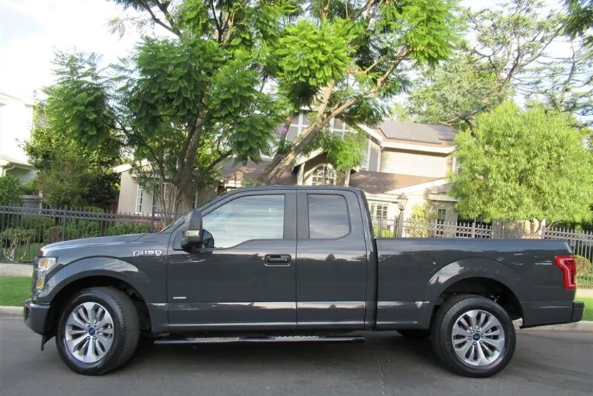 2017 Ford F-150 XL photo 1