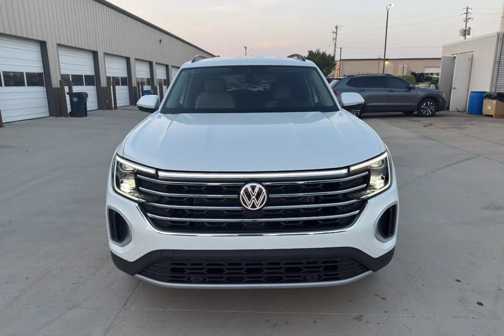 2026 Volkswagen Atlas SE Technology photo 1