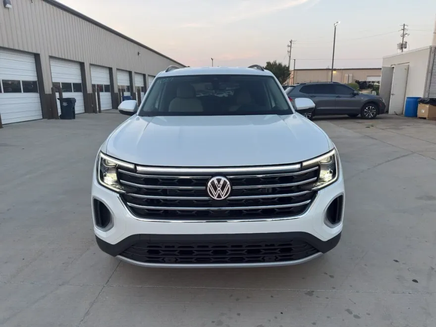 2026 Volkswagen Atlas SE Technology photo 1