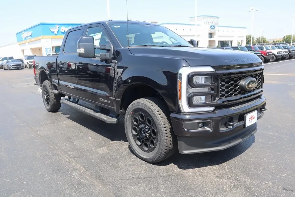 2025 Ford F-350 Lariat photo 1