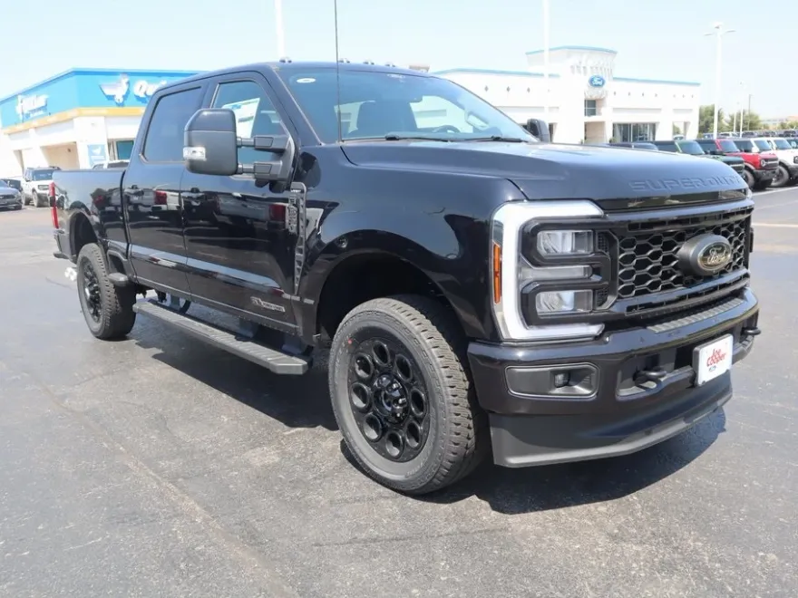 2025 Ford F-350 Lariat photo 1