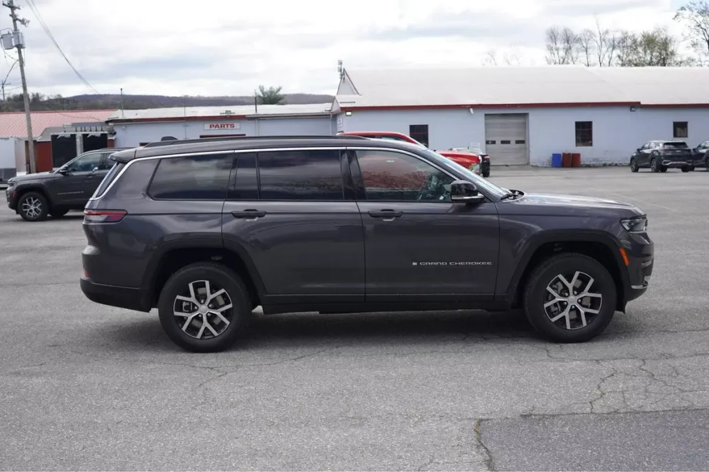 2025 Jeep Grand Cherokee Limited photo 1