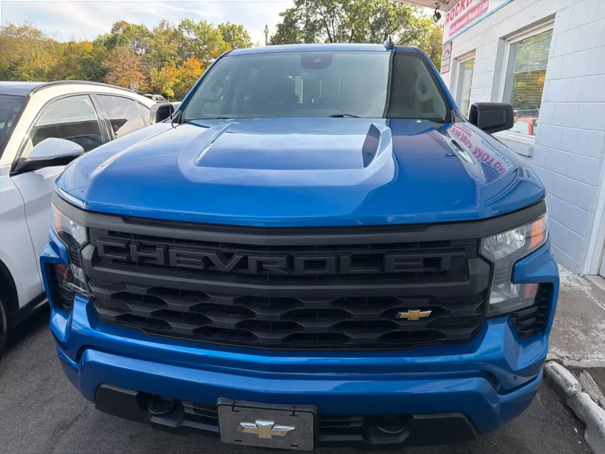 2023 Chevrolet Silverado 1500 Custom photo 1