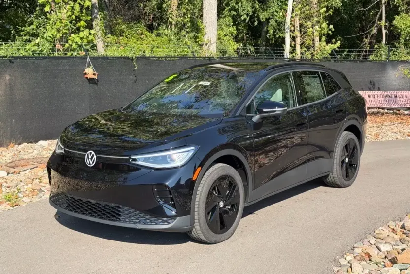 2025 Volkswagen ID.4 Pro Plus photo 1
