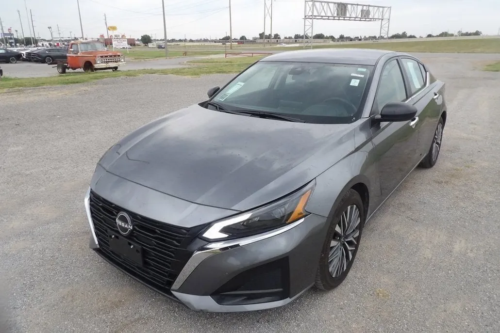 2024 Nissan Altima 2.5 SV photo 1