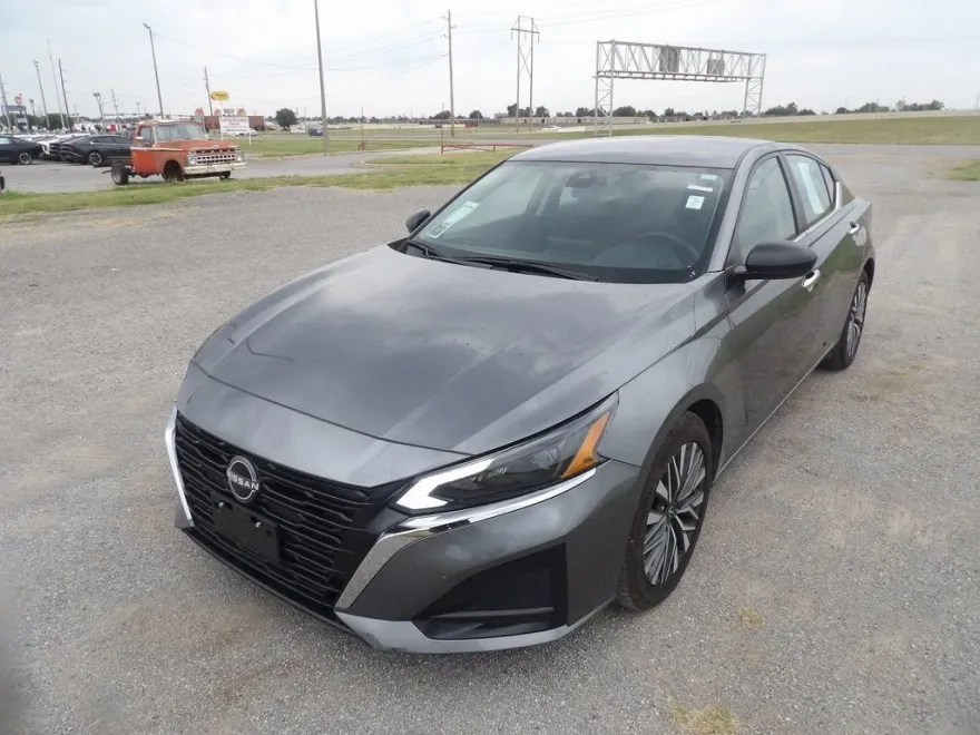 2024 Nissan Altima 2.5 SV photo 1