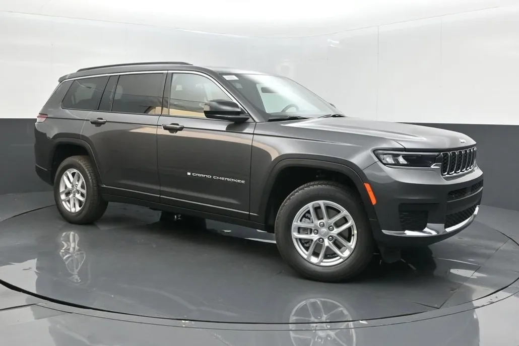 2025 Jeep Grand Cherokee Laredo photo 1