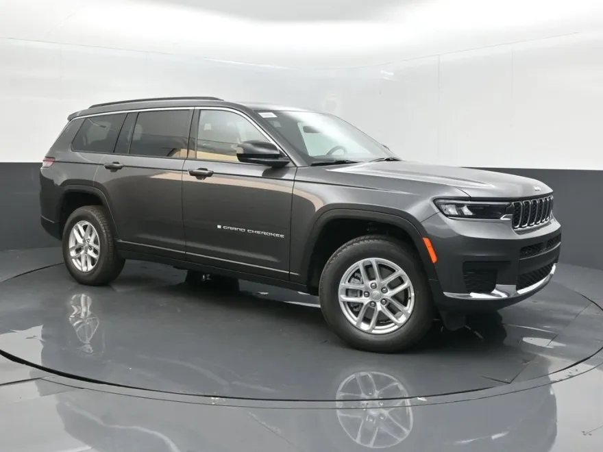2025 Jeep Grand Cherokee Laredo photo 1