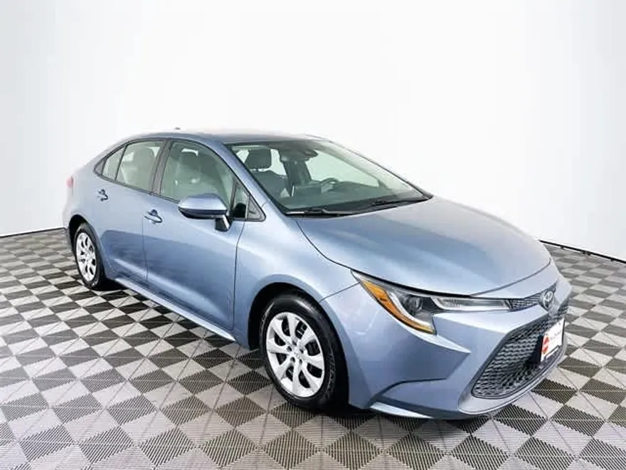 2020 Toyota Corolla LE photo 1