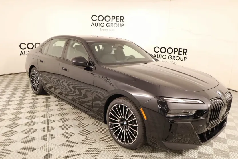 2026 Bmw 750e photo 1