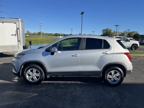 2022 Chevrolet Trax LS photo 4