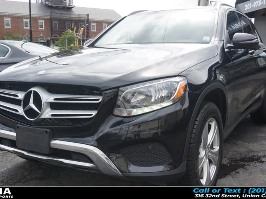 2016 Mercedes Benz GLC 300 4MATIC photo 1