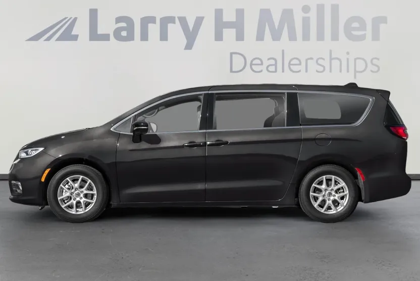 2026 Chrysler Pacifica Limited photo 1