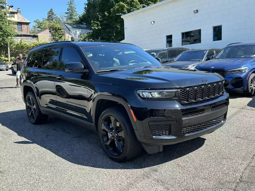 2022 Jeep Grand Cherokee Altitude photo 1