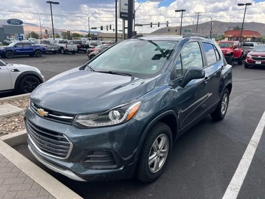 2022 Chevrolet Trax LT photo 1