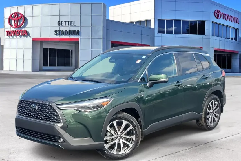 2023 Toyota Corolla Cross XLE photo 1