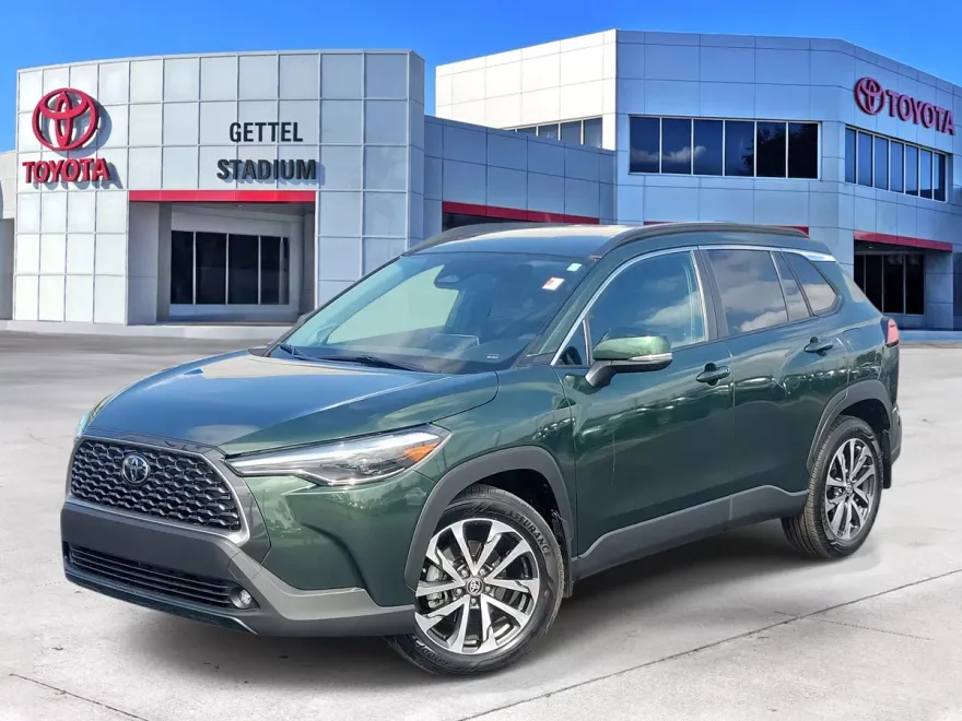 2023 Toyota Corolla Cross XLE photo 1
