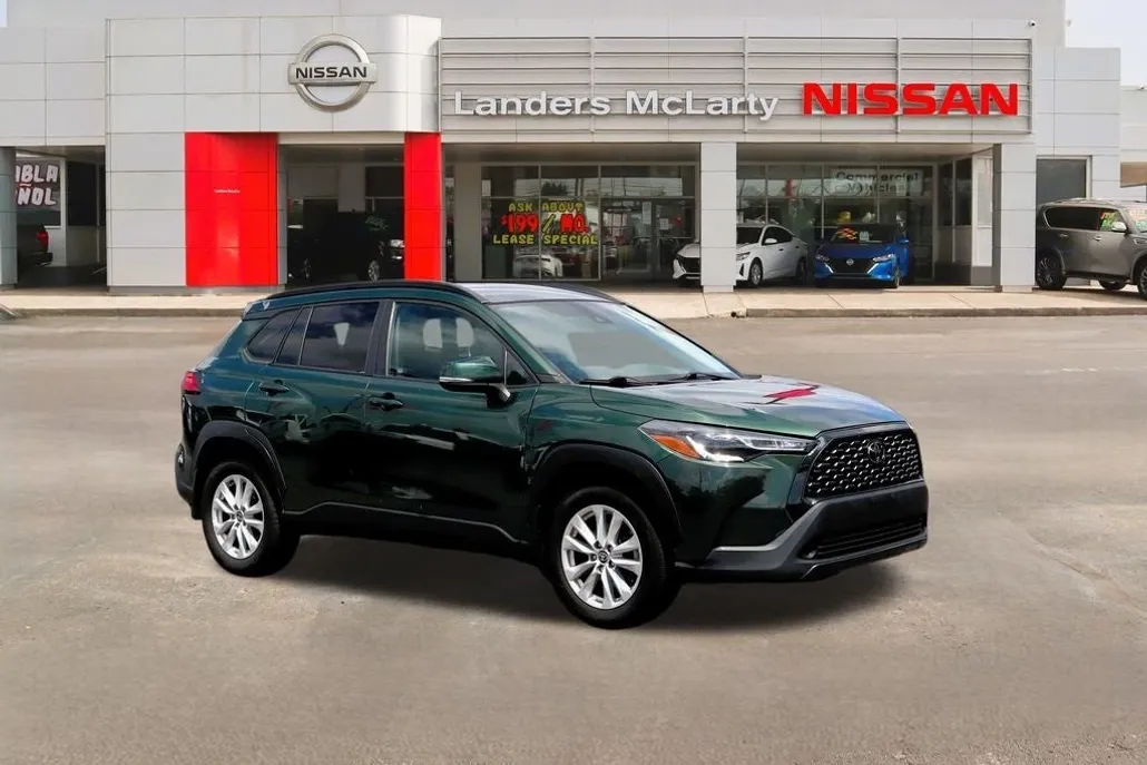 2022 Toyota Corolla Cross LE photo 1