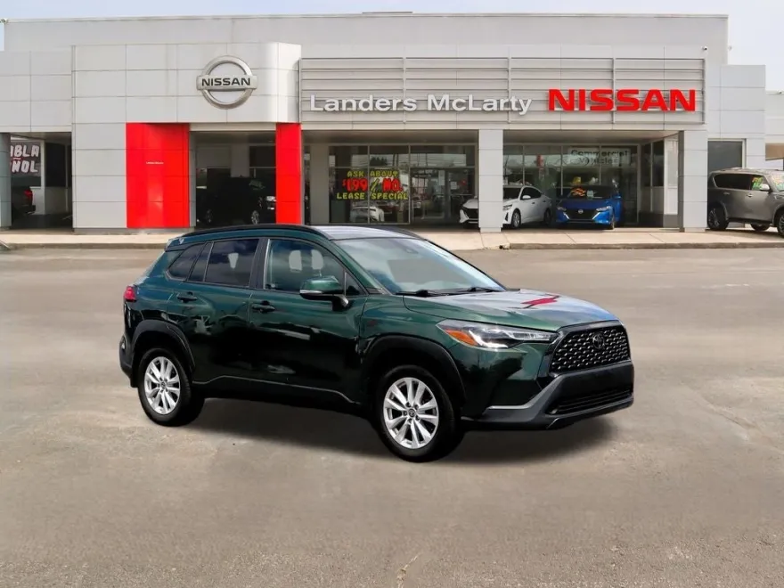 2022 Toyota Corolla Cross LE photo 1