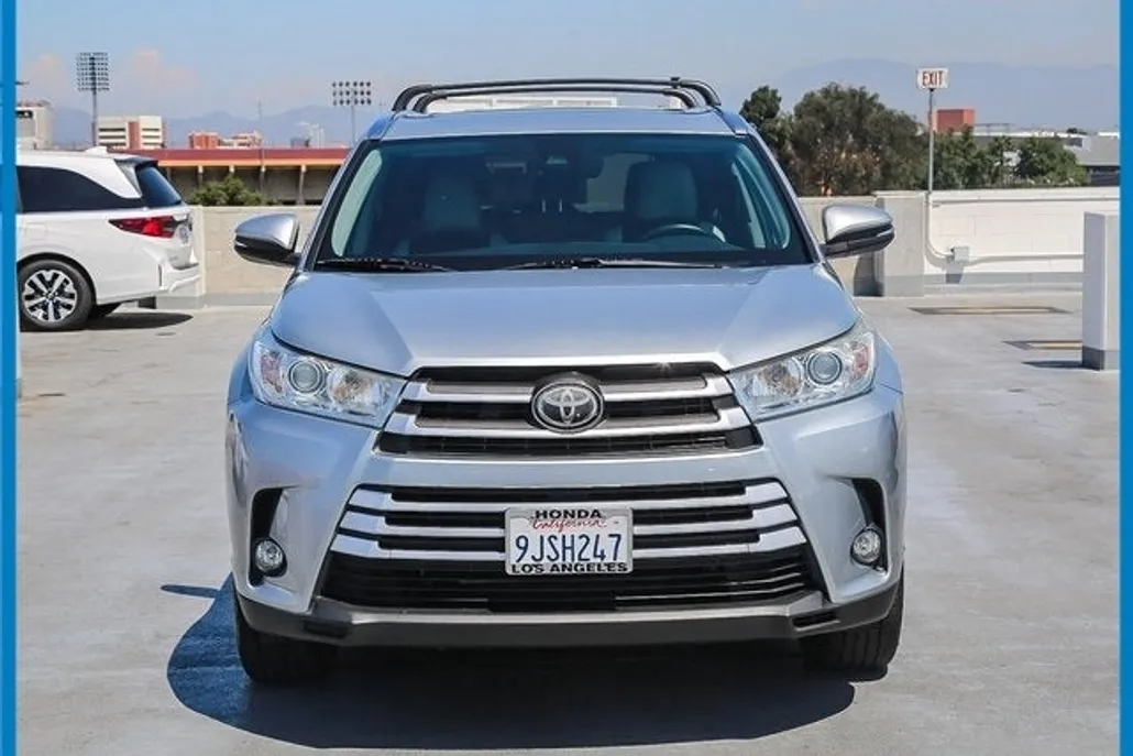 2019 Toyota Highlander XLE photo 1