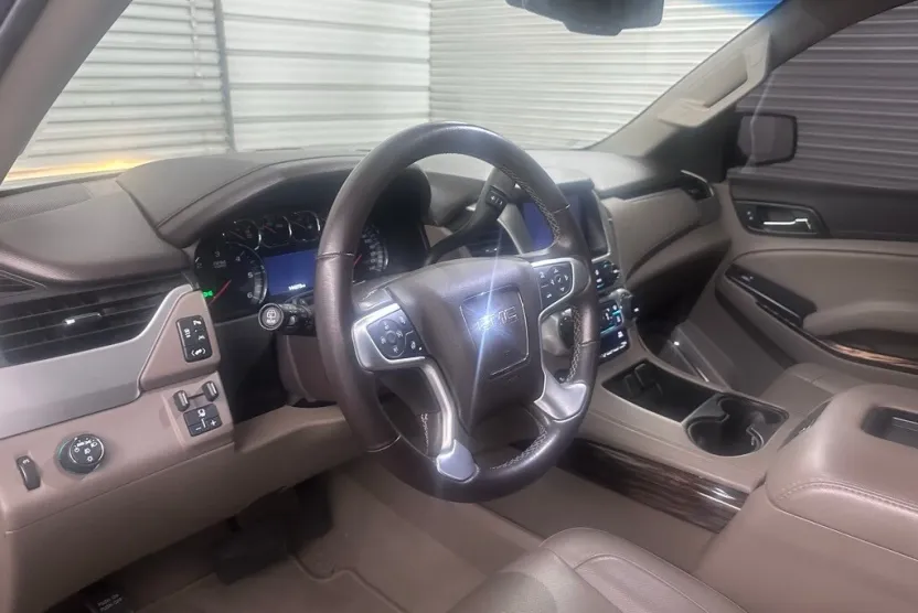 2020 Gmc Yukon SLT photo 1