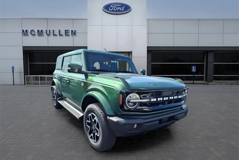 2025 Ford Bronco Outer Banks photo 1