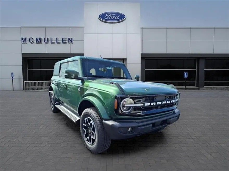 2025 Ford Bronco Outer Banks photo 1