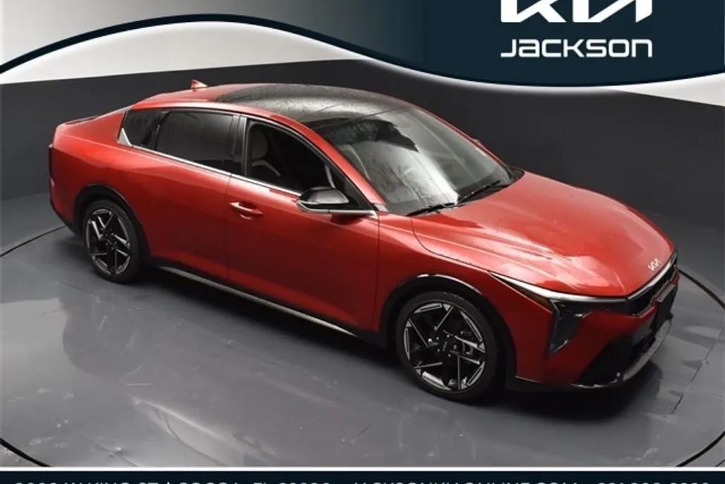 2025 Kia K4 GT-Line photo 1