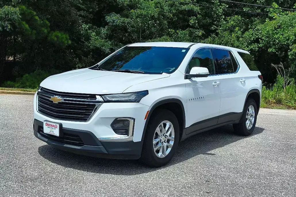 2022 Chevrolet Traverse LS photo 1