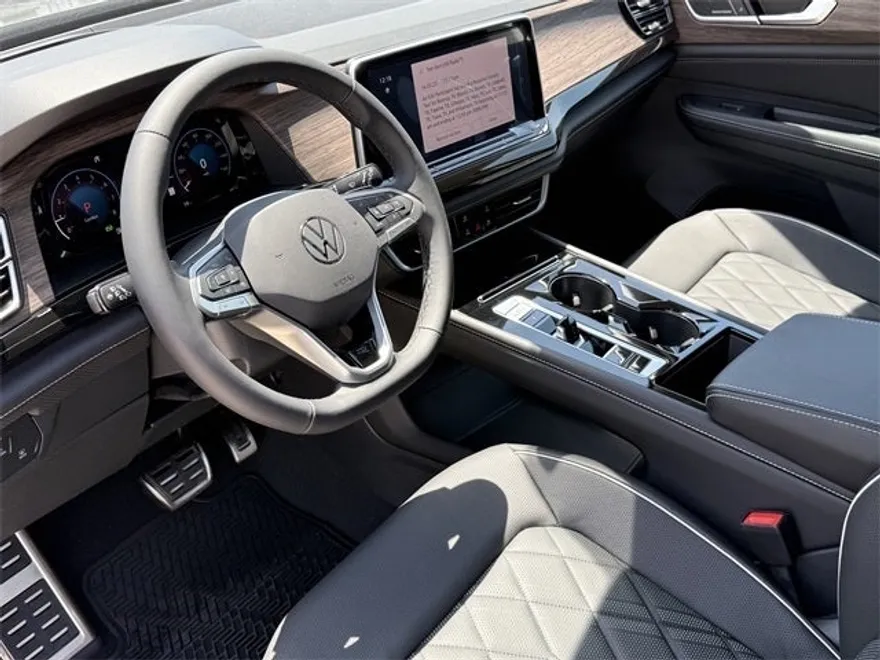 2025 Volkswagen Atlas SEL Premium R-Line photo 8