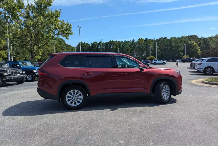 2024 Toyota Highlander Hybrid XLE photo 1