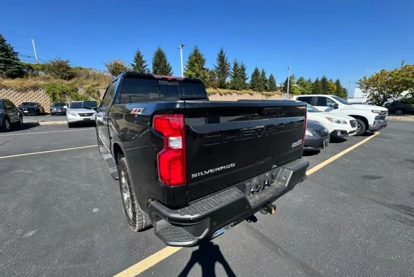 2023 Chevrolet Silverado 1500 High Country photo 1