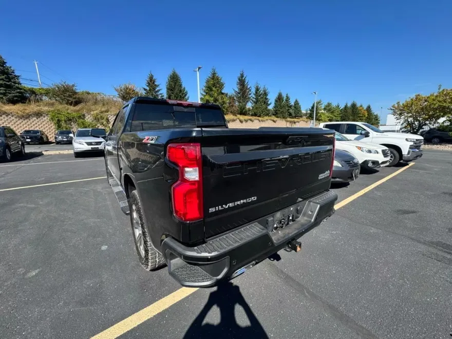 2023 Chevrolet Silverado 1500 High Country photo 1