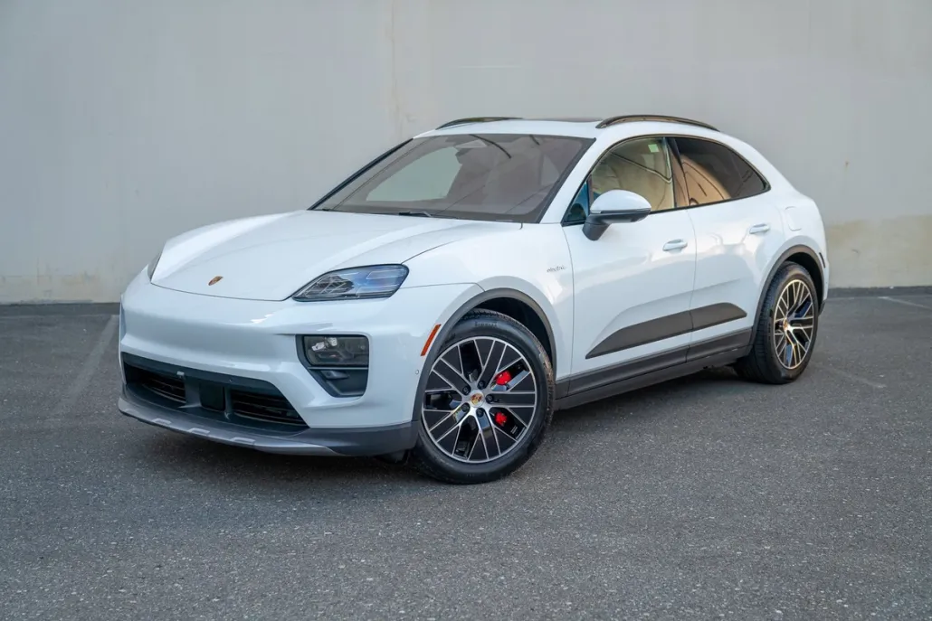 2025 Porsche Macan Electric photo 1