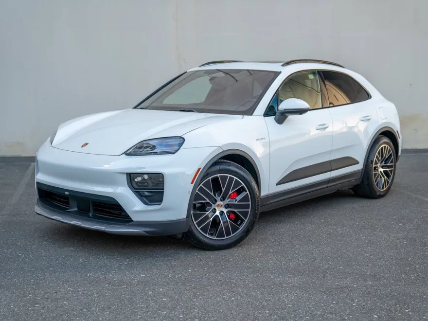 2025 Porsche Macan Electric photo 1