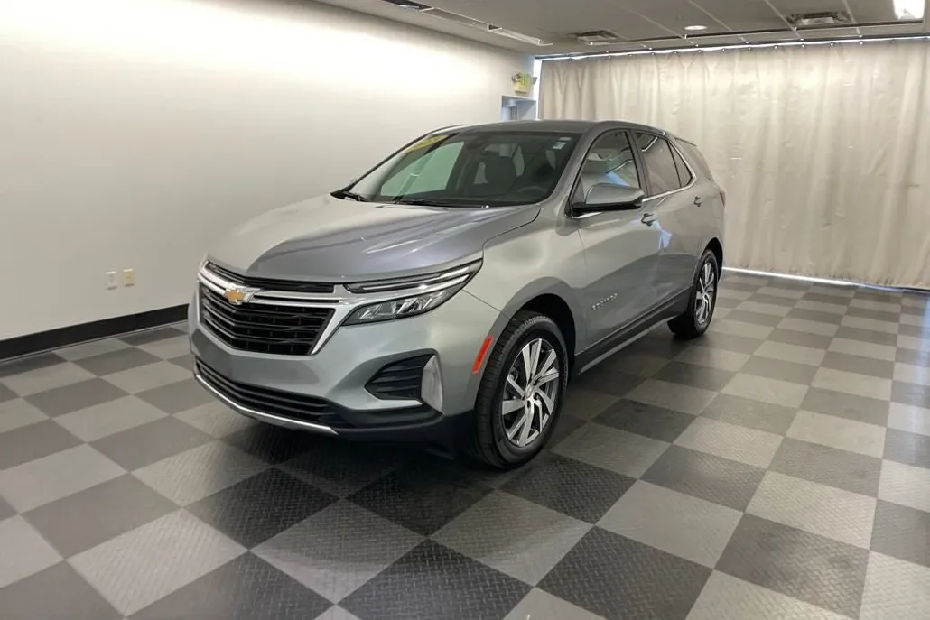 2023 Chevrolet Equinox LT photo 1