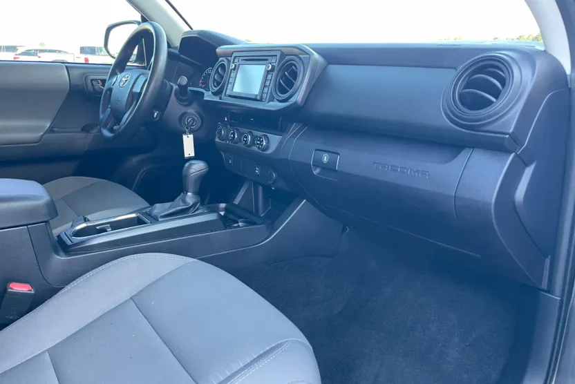 2017 Toyota Tacoma SR Double Cab V6 4x4 photo 1