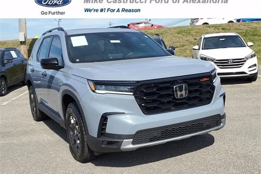 2025 Honda Pilot TrailSport photo 1