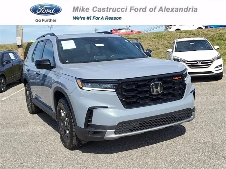 2025 Honda Pilot TrailSport photo 1