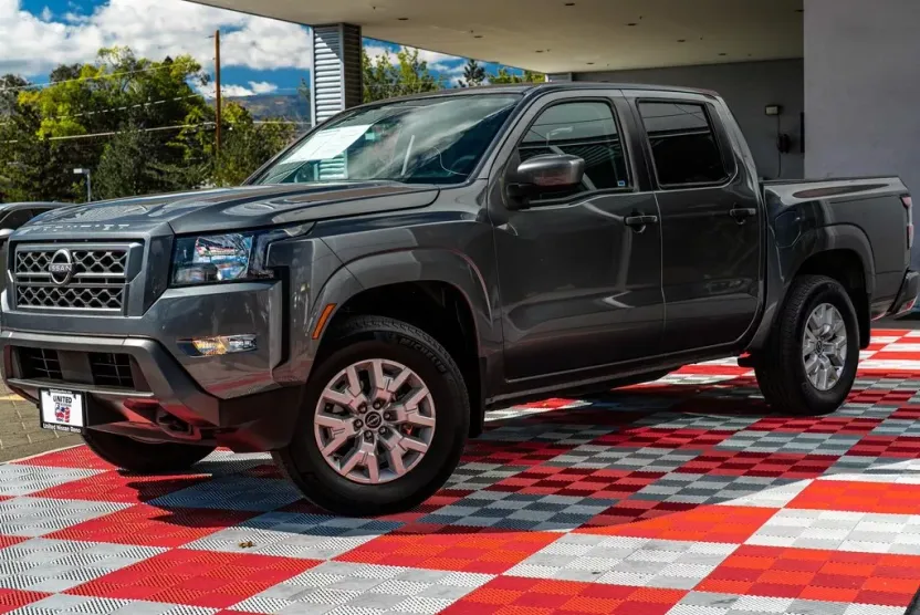 2022 Nissan Frontier SV Crew Cab photo 1