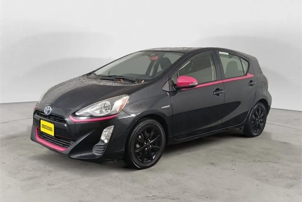 2016 Toyota Prius C photo 1