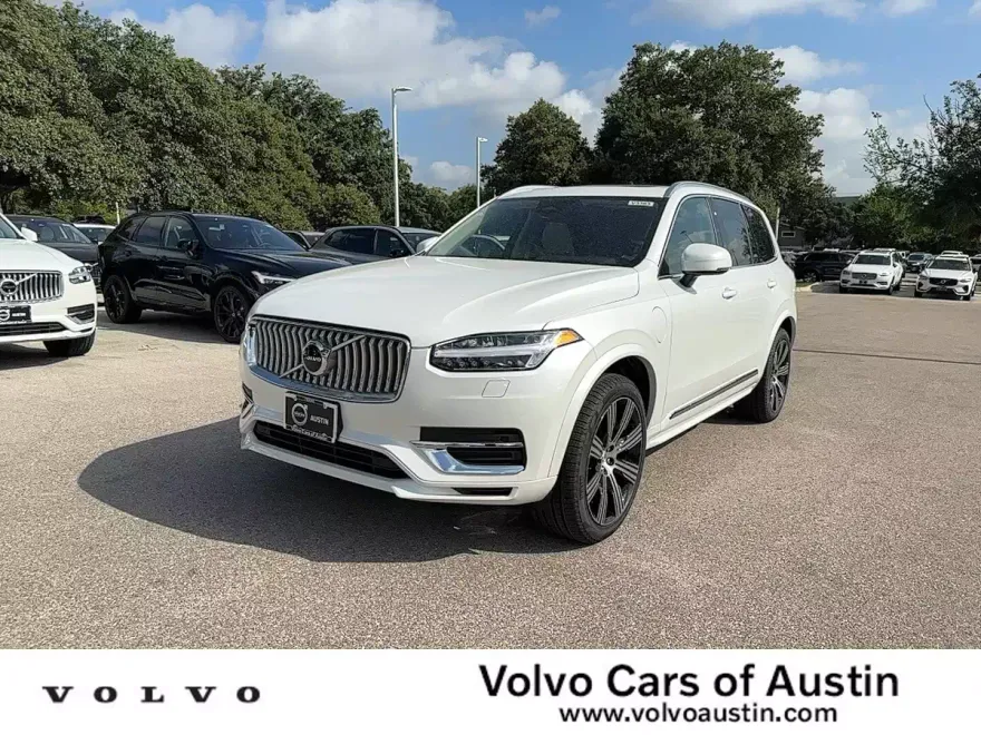 2025 Volvo XC90 Core T8 AWD photo 1