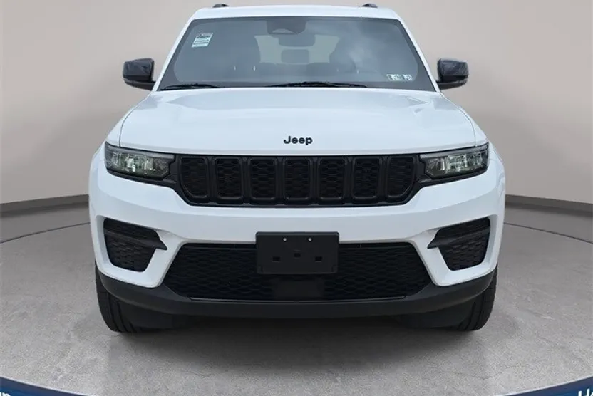 2023 Jeep Grand Cherokee Altitude photo 1