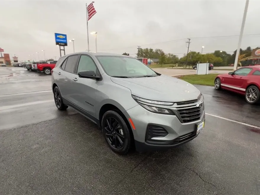 2023 Chevrolet Equinox LS photo 1