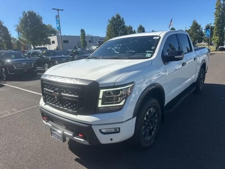 2022 Nissan Titan PRO-4X photo 1