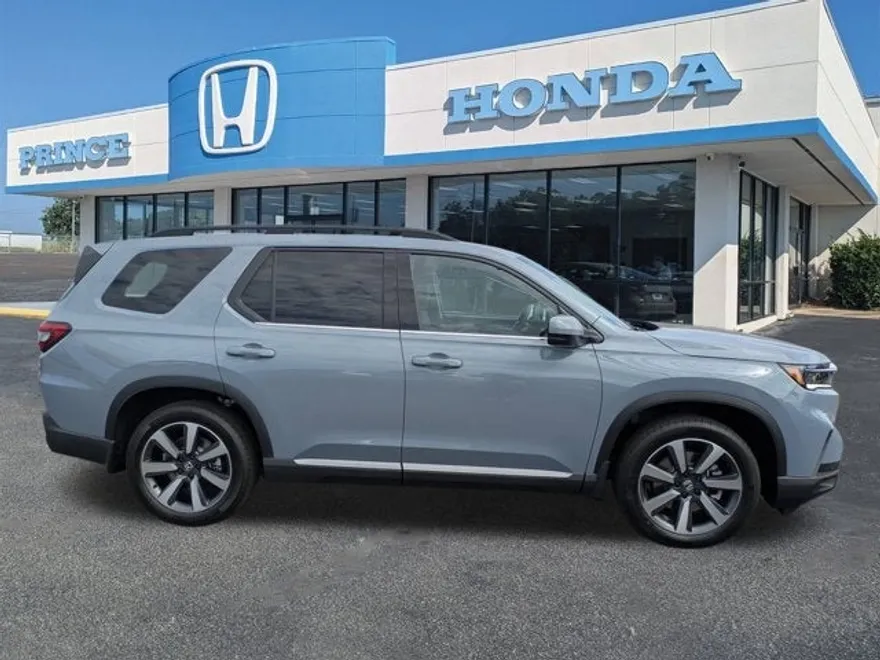 2025 Honda Pilot Touring photo 1