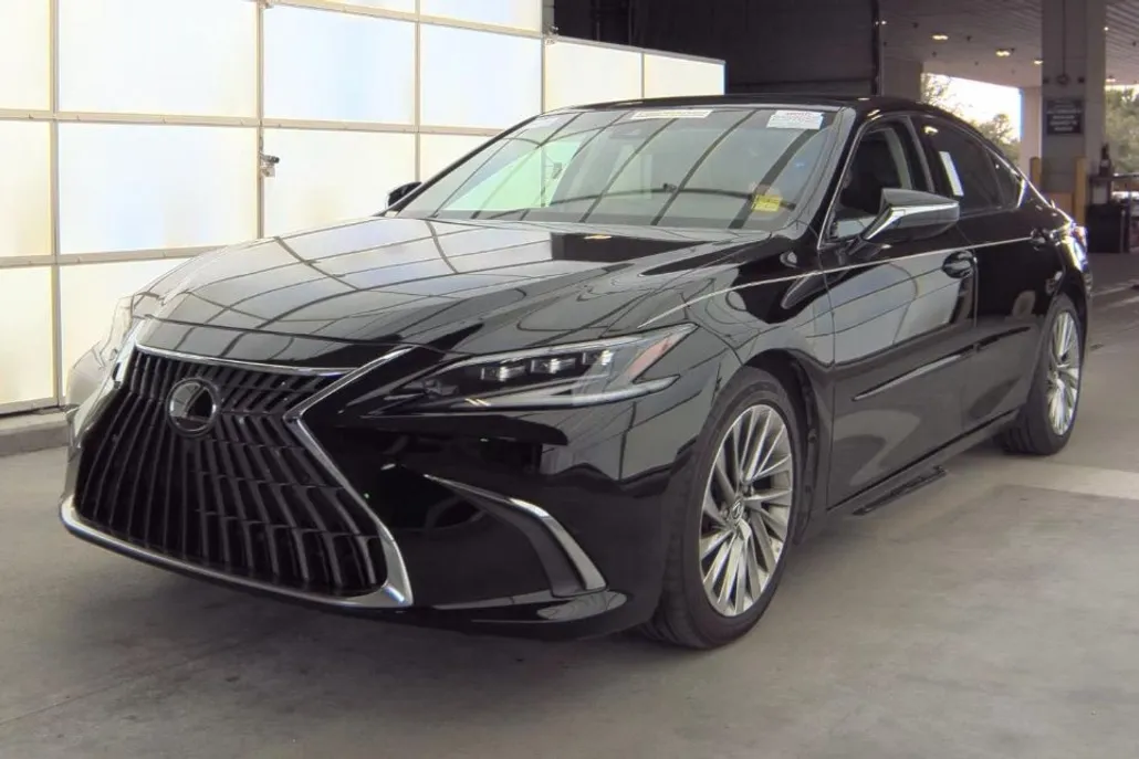 2022 Lexus ES 350 Ultra Luxury photo 1