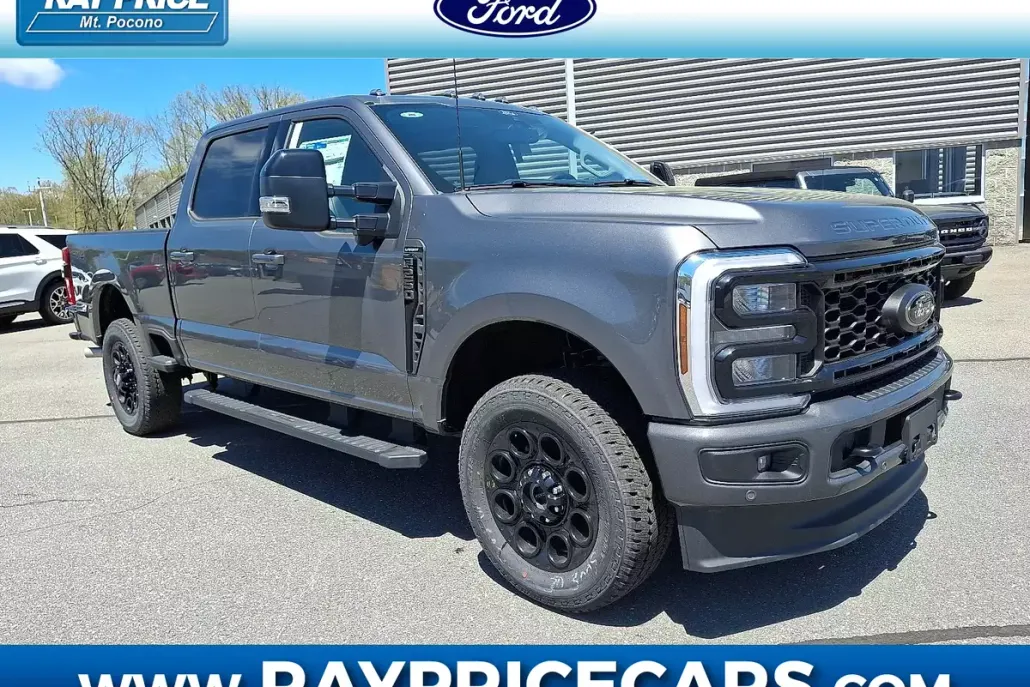 2025 Ford F-250 Lariat photo 1