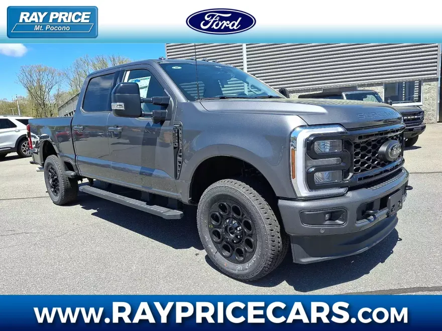 2025 Ford F-250 Lariat photo 1