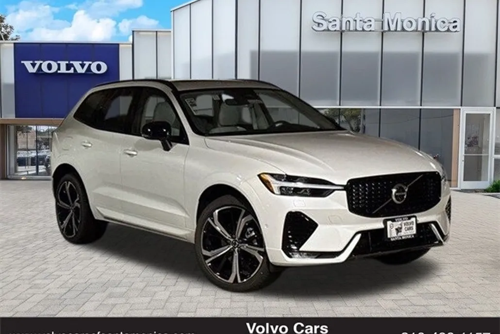 2025 Volvo XC60 B5 photo 1